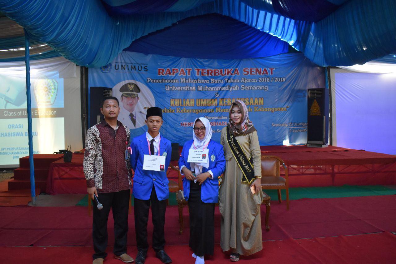 Foto sesi pengenalan maba bersama kepala Perpustakaan dan Sahabat Perpustakaan 2018